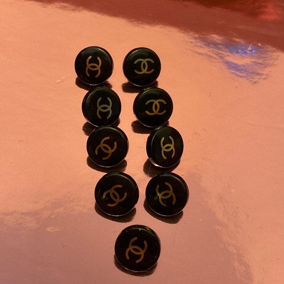 🌻✨Chanel Black Metal Gold Buttons set of 9 - Picture 2 of 3
